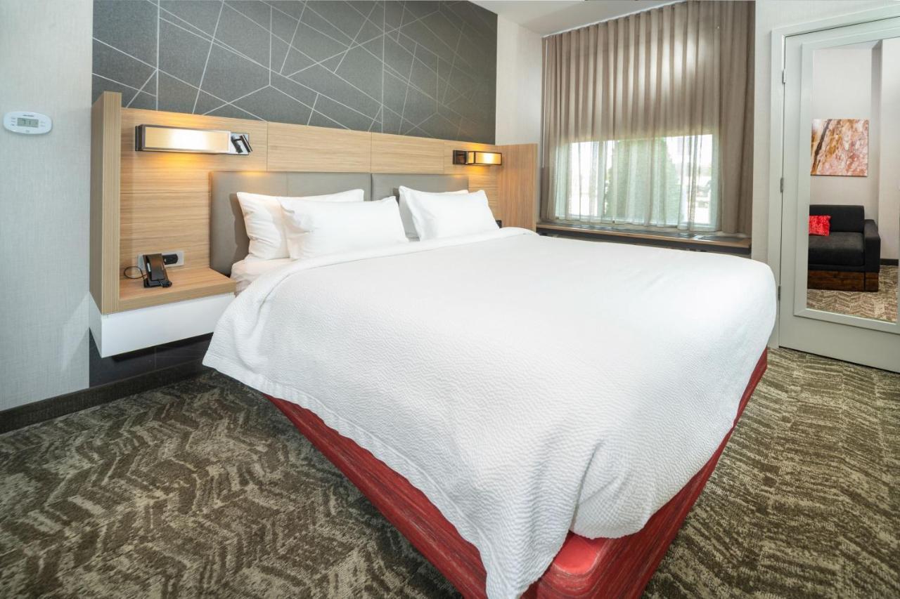 Springhill Suites By Marriott Kenosha Exterior photo