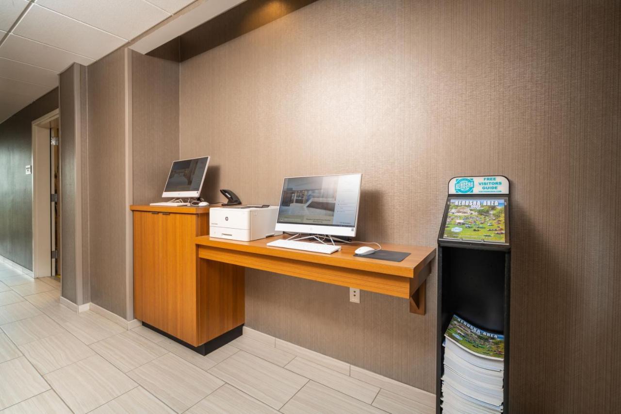 Springhill Suites By Marriott Kenosha Exterior photo